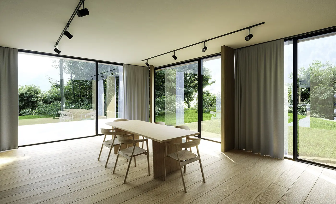 Esszimmer mit 3 deckenhohen Schiebefenstern, durch die man in den grünen Garten blicken kann.