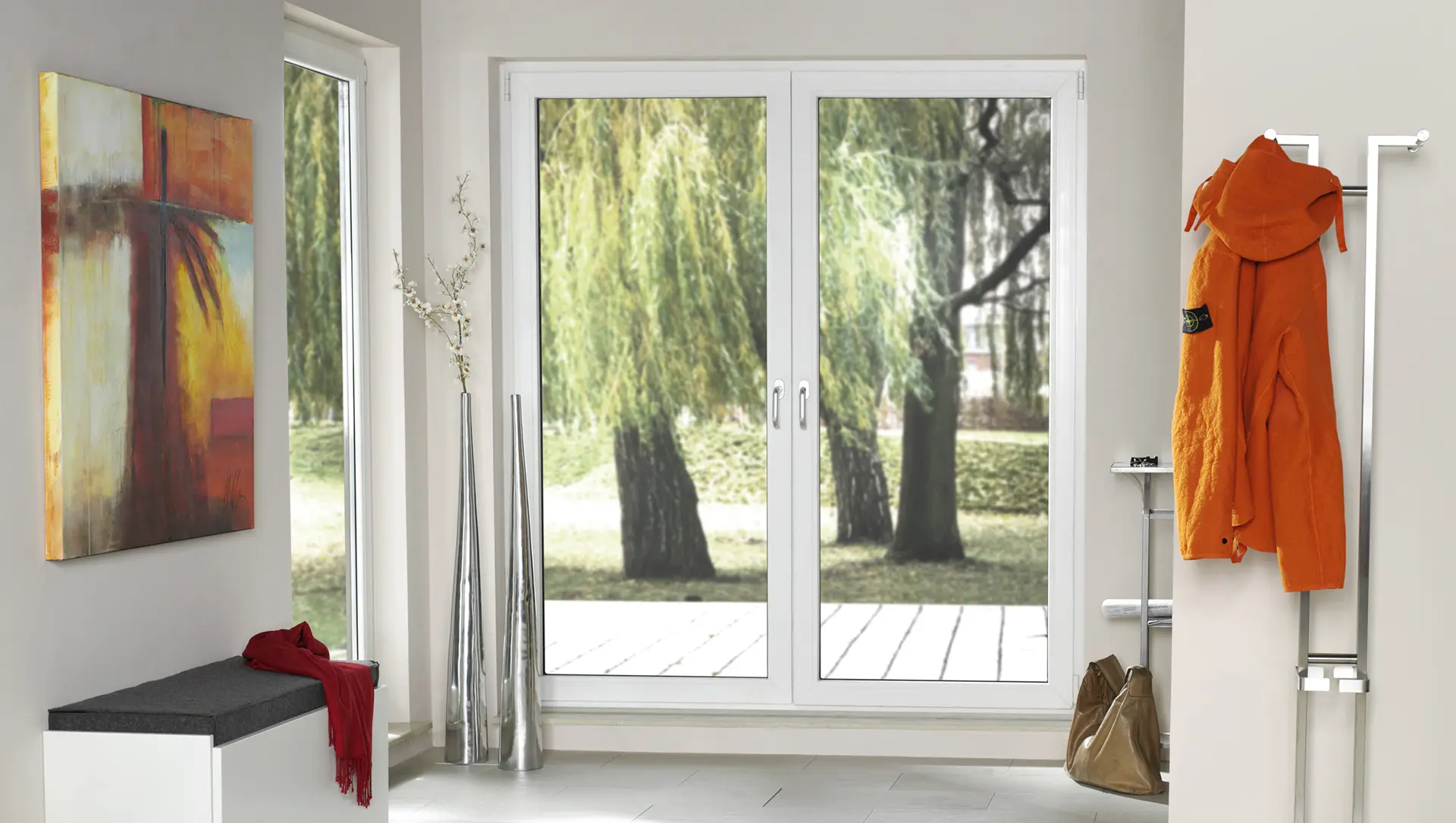 Fenster 74AD mit weißem Rahmen ur Terrasse